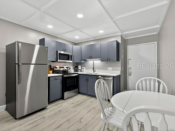 3rd image of 21 Lagoon Rd APT B1j