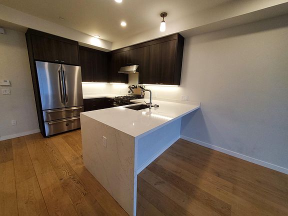 2nd image of 2600 Harrison St #402
