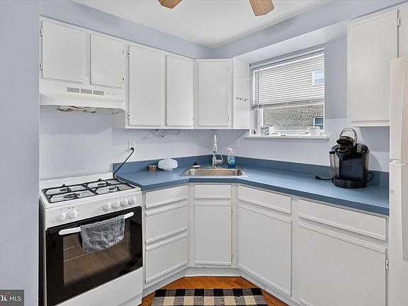 3rd image of 3300 Primrose Rd