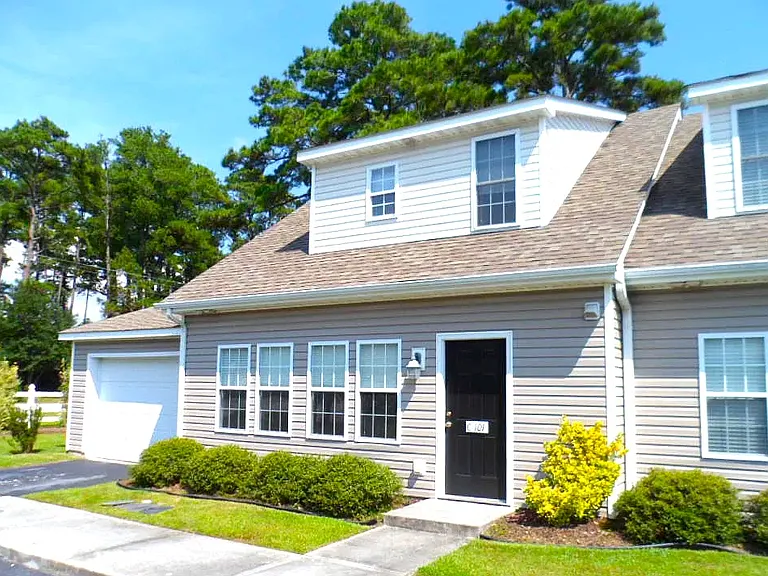 4513 Country Club Rd #C101 — Photo 1