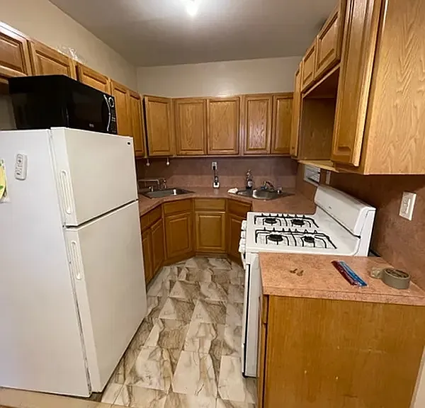 209 Avenue F #B4 — Photo 1
