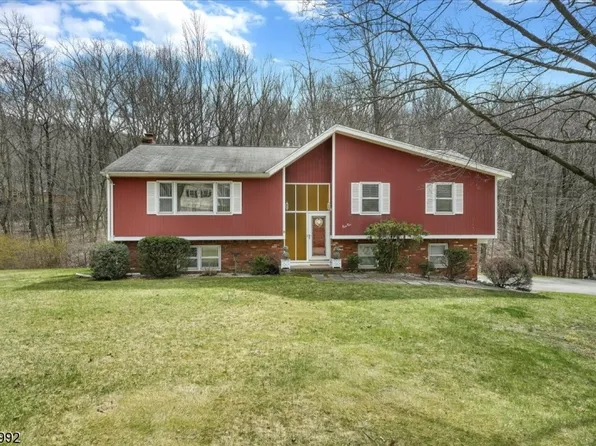 52 Edward Dr, Ringwood Boro, NJ 07456