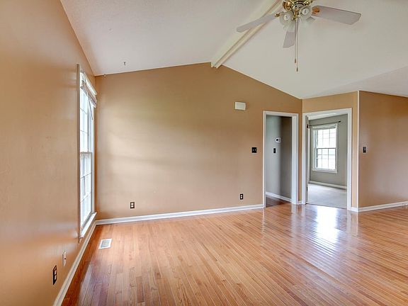 4th image of 309 Cunningham Ln