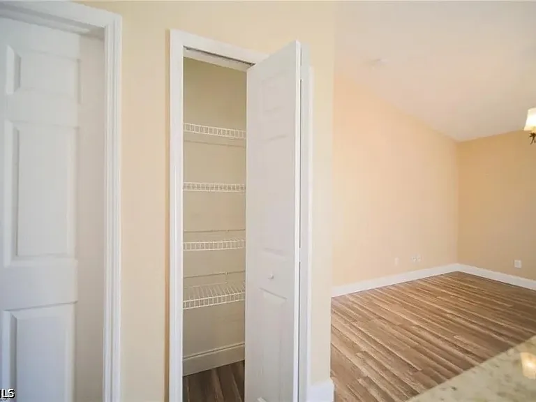 604 Thomas Sherwin Ave S — Photo 9