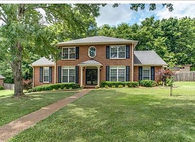 1st image of 220 Pebble Glen Dr