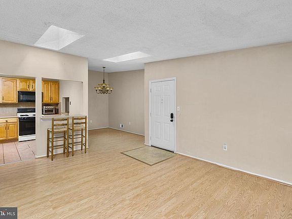 5th image of 55 Mulberry Ct