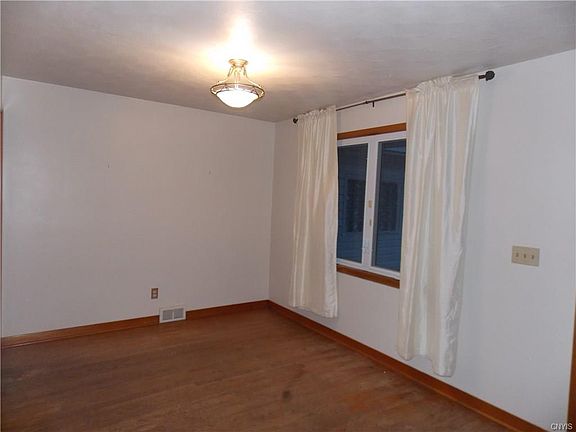 2nd image of 709 Mountainview Ave