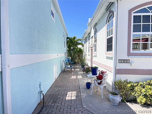 4th image of 1352 Nettles Blvd