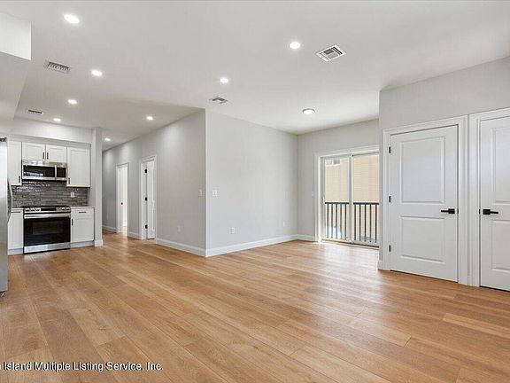 4th image of 321 Liberty Ave