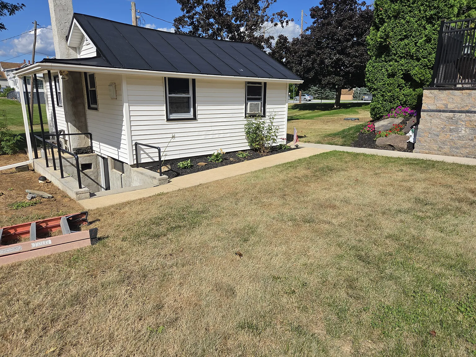 1 bed, 300 sqft, $900 — Photo 1