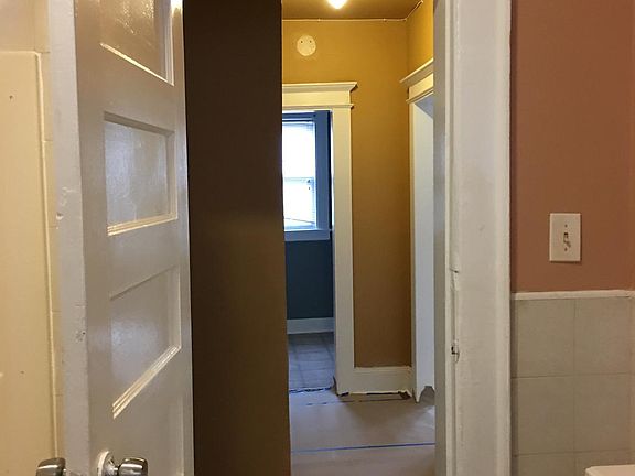 3rd image of 896 Howard Ave Floor 1