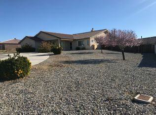 16215 Menahka Rd, Apple Valley, CA 92307