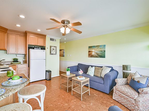 3rd image of 10811 Termini San Luis Pass Rd #1205