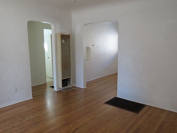 2nd image of 419 Harvard Dr SE