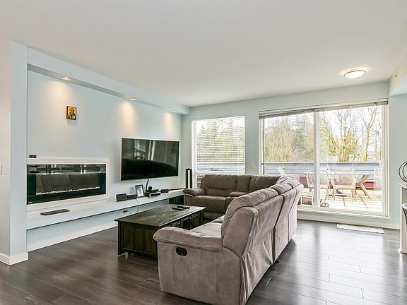 4th image of 2242 Whatcom Rd #411