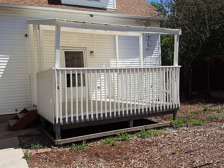 627 E Monument St #A & B — Photo 11
