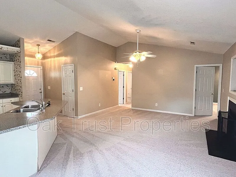 3 bed, 2.0 bath, 1483 sqft, $2,150 — Photo 3
