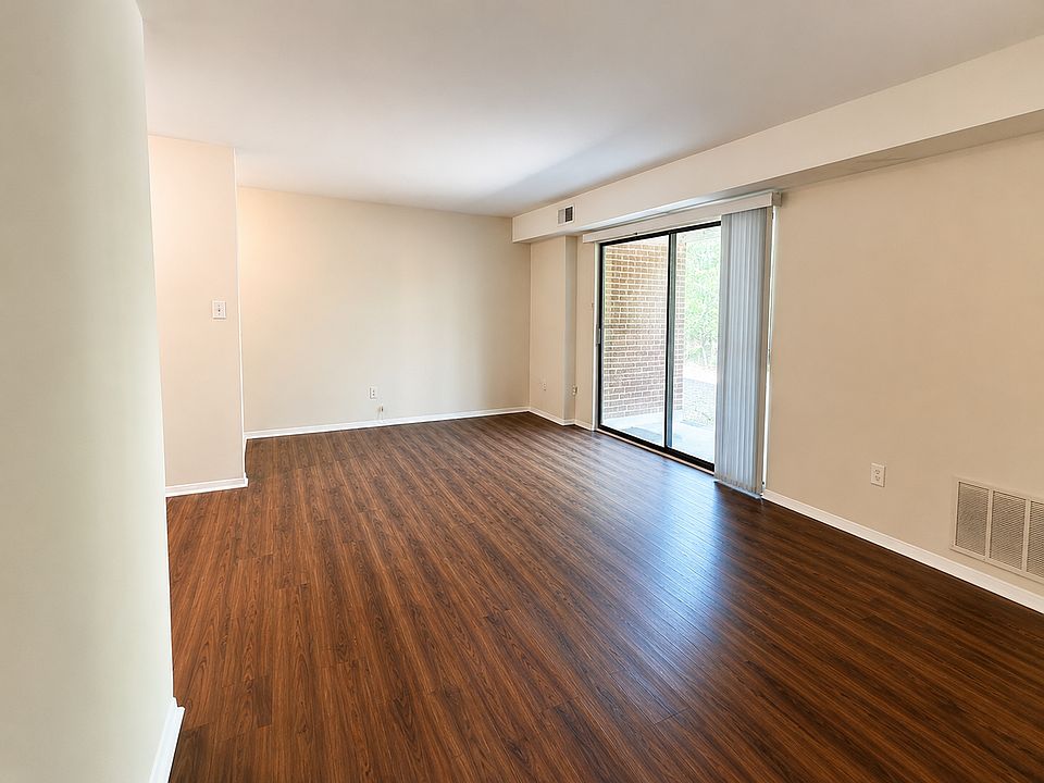 1st image of 1295B Schaub Dr