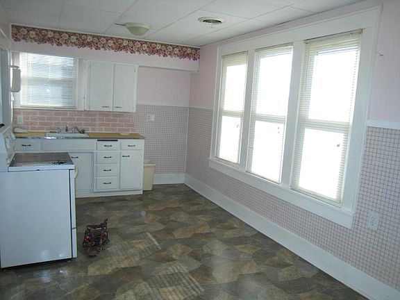 3rd image of 238 N Clay St
