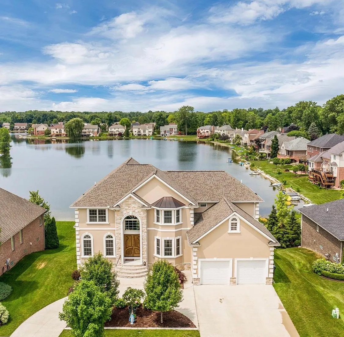2140 E Shore Dr photo 1