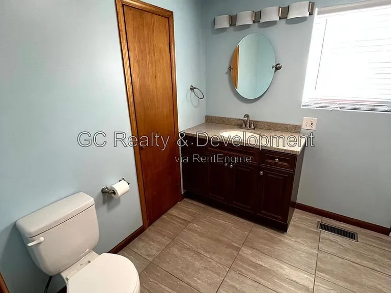 4447 N Melvina Ave #1 — Photo 6