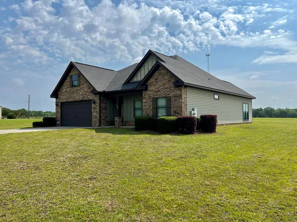 749 S 3rd Ave, Hartford, AL 36344