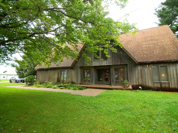 25844 Scott Park Rd, Eldridge, IA 52748