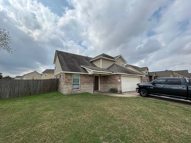 2502 Horse Shoe Dr — Photo 1