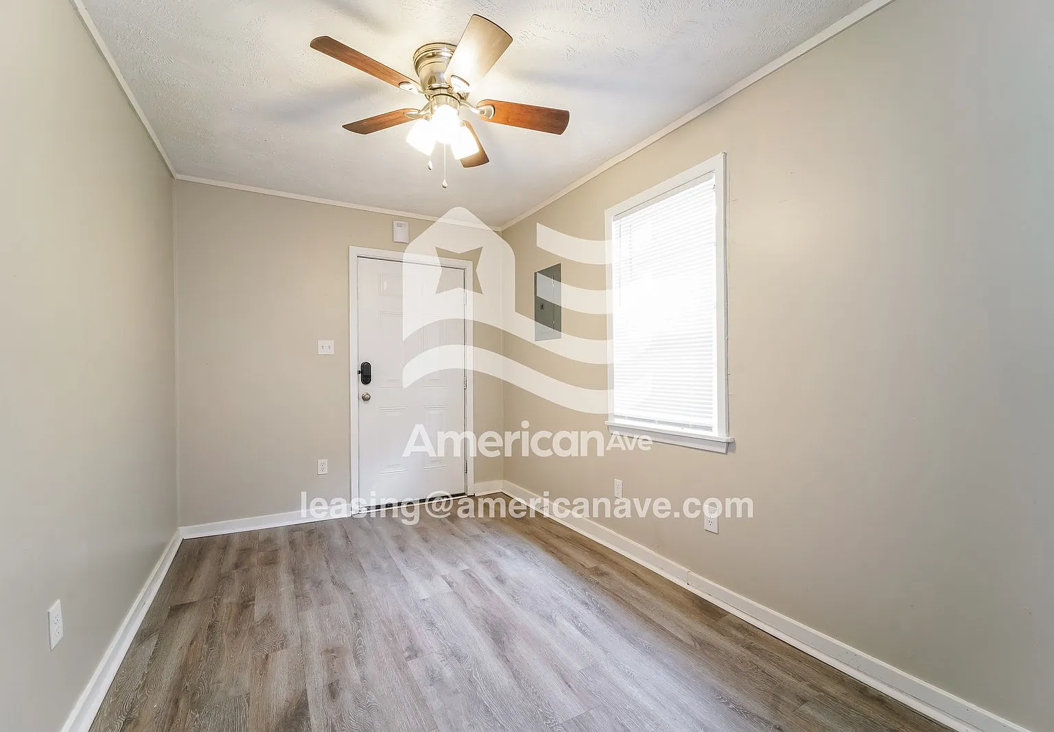 3 bed, 1.0 bath, 901 sqft, $1,025 — Photo 3