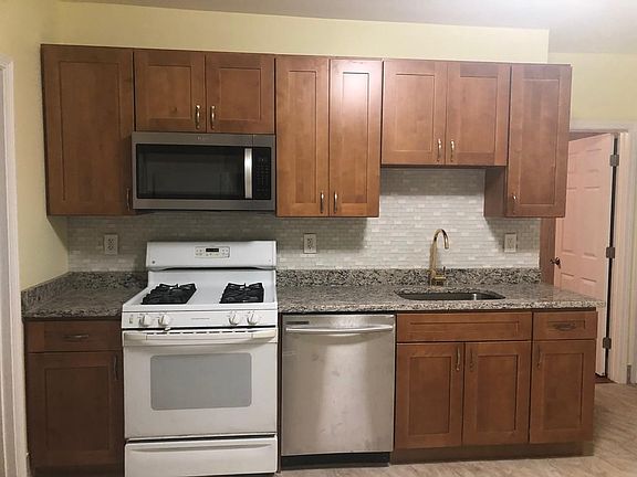 3rd image of 316 Medford St #2