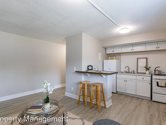 2nd image of 1132 E Seneca Ave #6