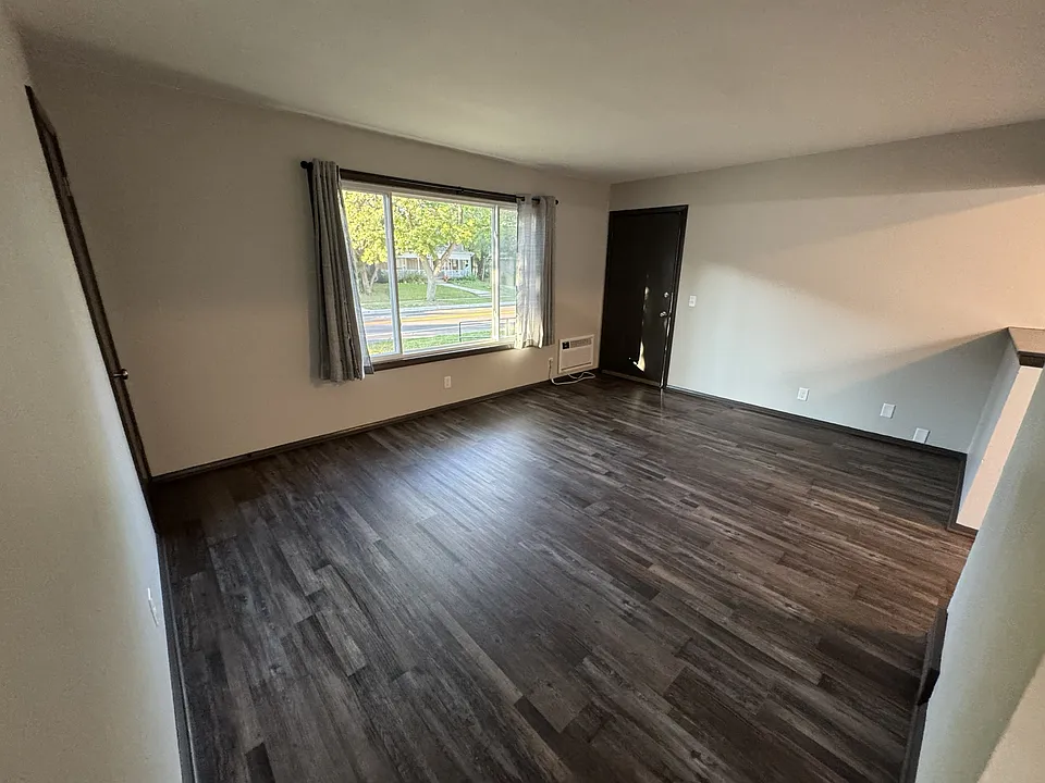 828 E Milwaukee St #4