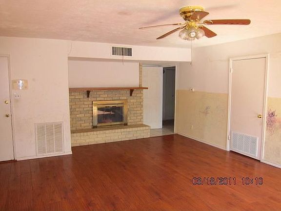 3rd image of 916 Longhorn Dr