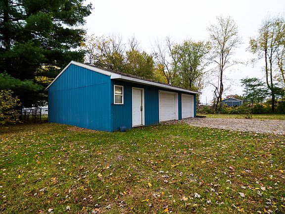 4th image of 2598 Lake Shore Dr