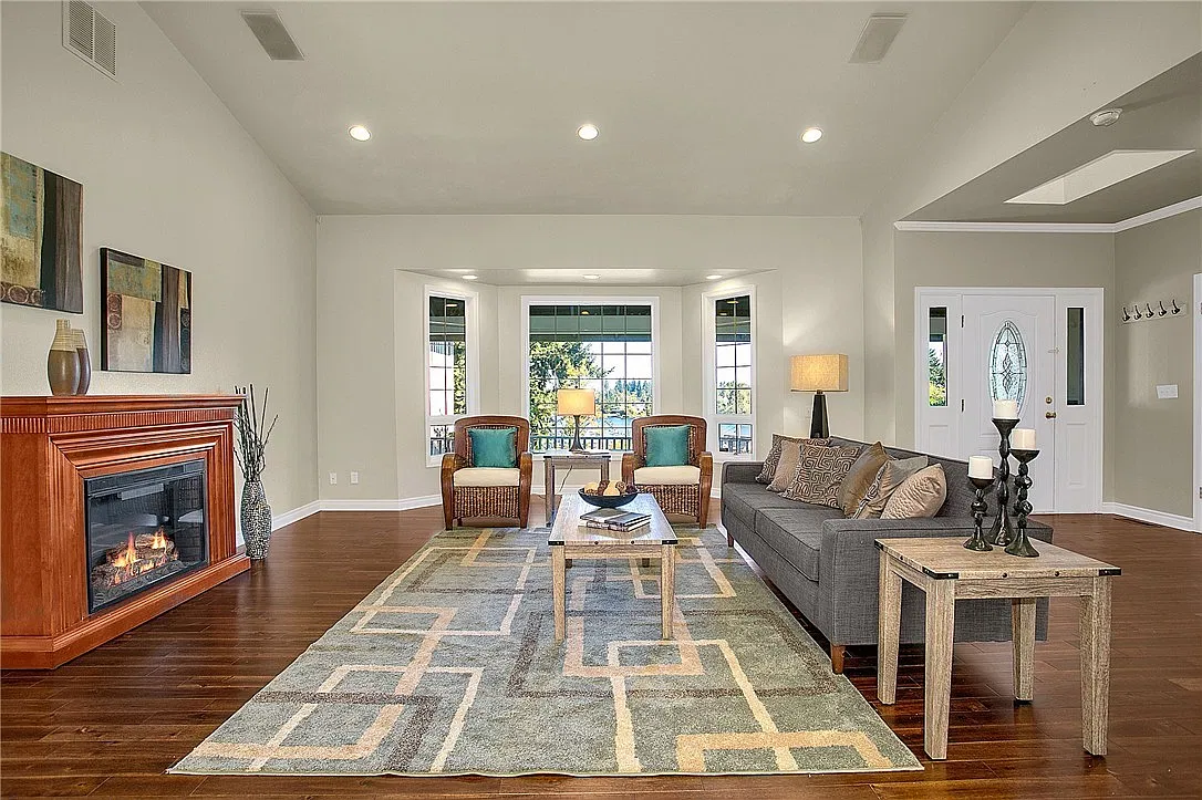 3 bed, 2.5 bath, 3217 sqft, $3,695 — Photo 3