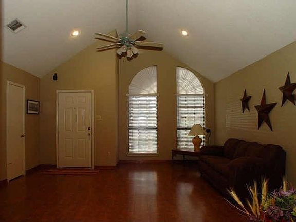 2nd image of 705 Burr Oak Dr