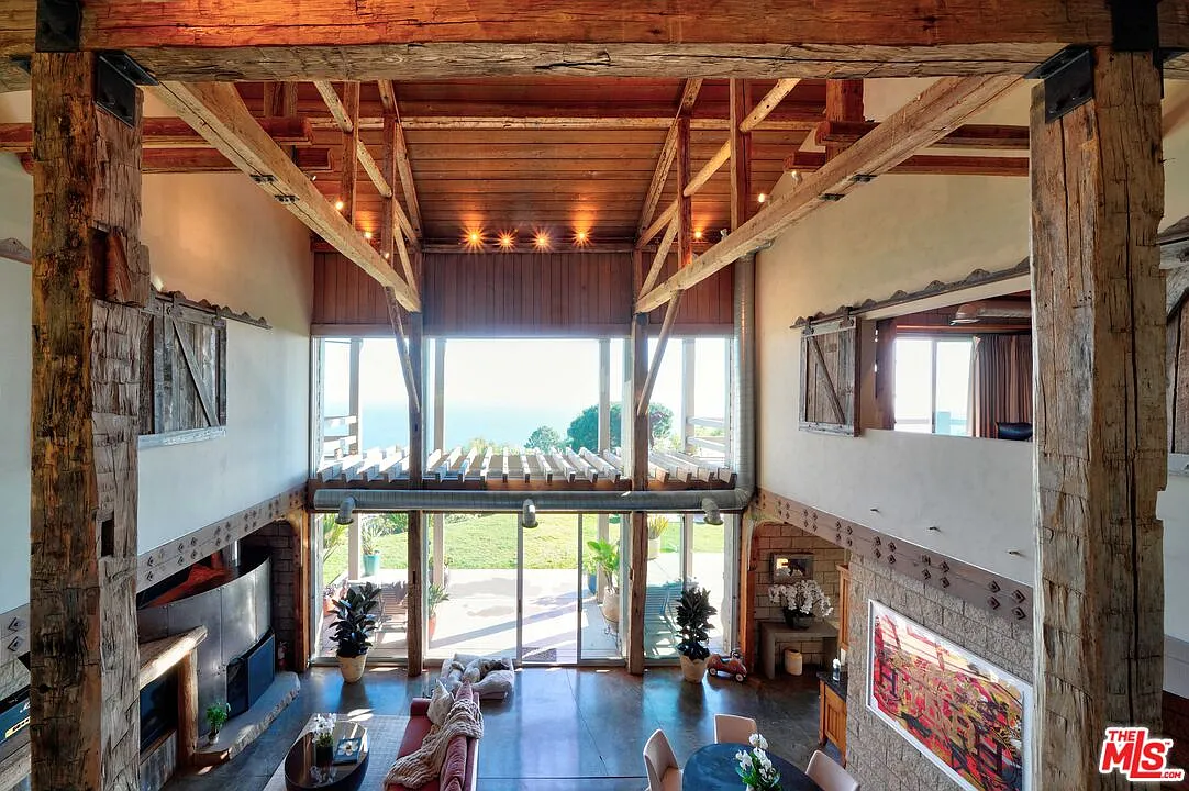 3 bed, 4.0 bath, 4504 sqft, $36,000 — Photo 3