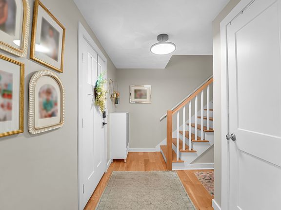 3rd image of 852 Rosewood Ter