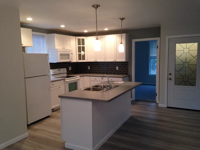 559 W 10th St #2 — Photo 3