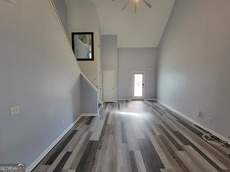 175 Stillwood Dr — Photo 2