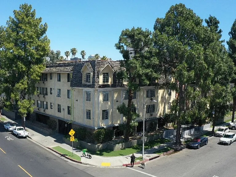 400 S Harvard Blvd — Photo 26
