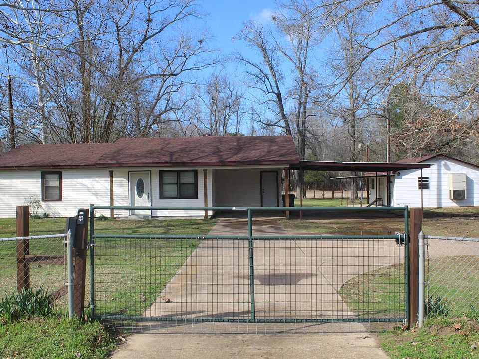 Front Drive w/ locking gate