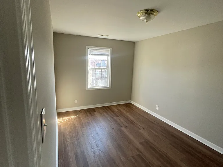 1910 Porter St — Photo 6