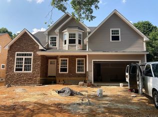 5 Devoes Ln, East Brunswick, NJ 08816