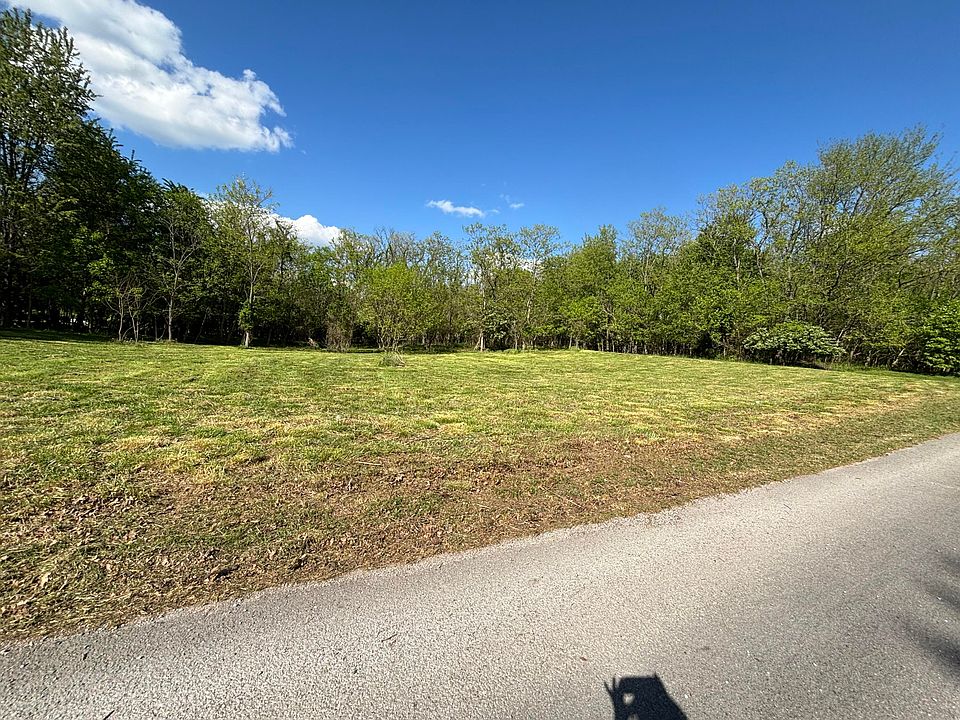 2nd image of 10 Lake Ridge Dr