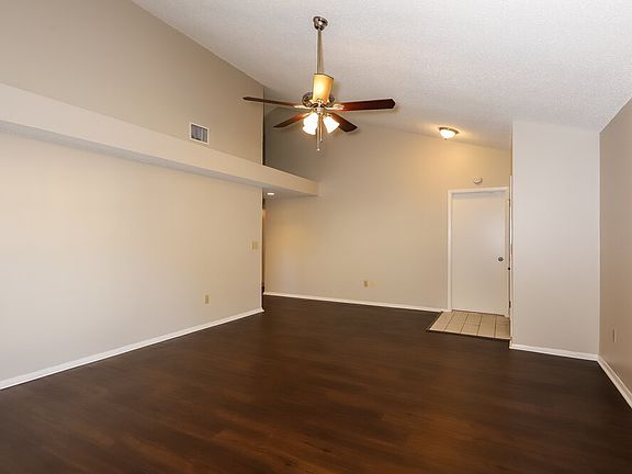 3rd image of 1109 Tuxford Dr