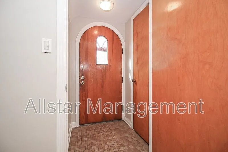 3 bed, 2.0 bath, 1751 sqft, $1,900 — Photo 2
