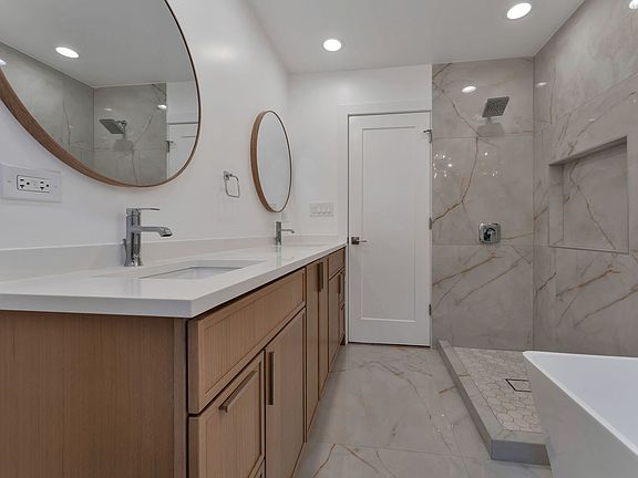 5th image of 2825 W 84th Pl