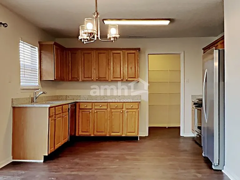 10890 Clear Spring Dr — Photo 3