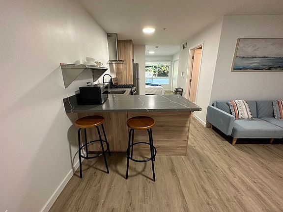 3rd image of 1577 N Fair Oaks Ave #2
